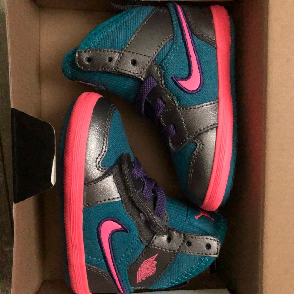 Nike Jordan’s Skinny High Tops Size 4